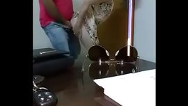 سكرتيرة مصرية بتدي كسها للمدير في المكتب وفجأة جه حد